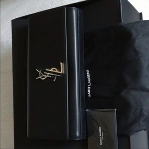 🚨 🚨 🔈 SOLD 🔈 🚨 🚨 YSL Kate Crystal clutch